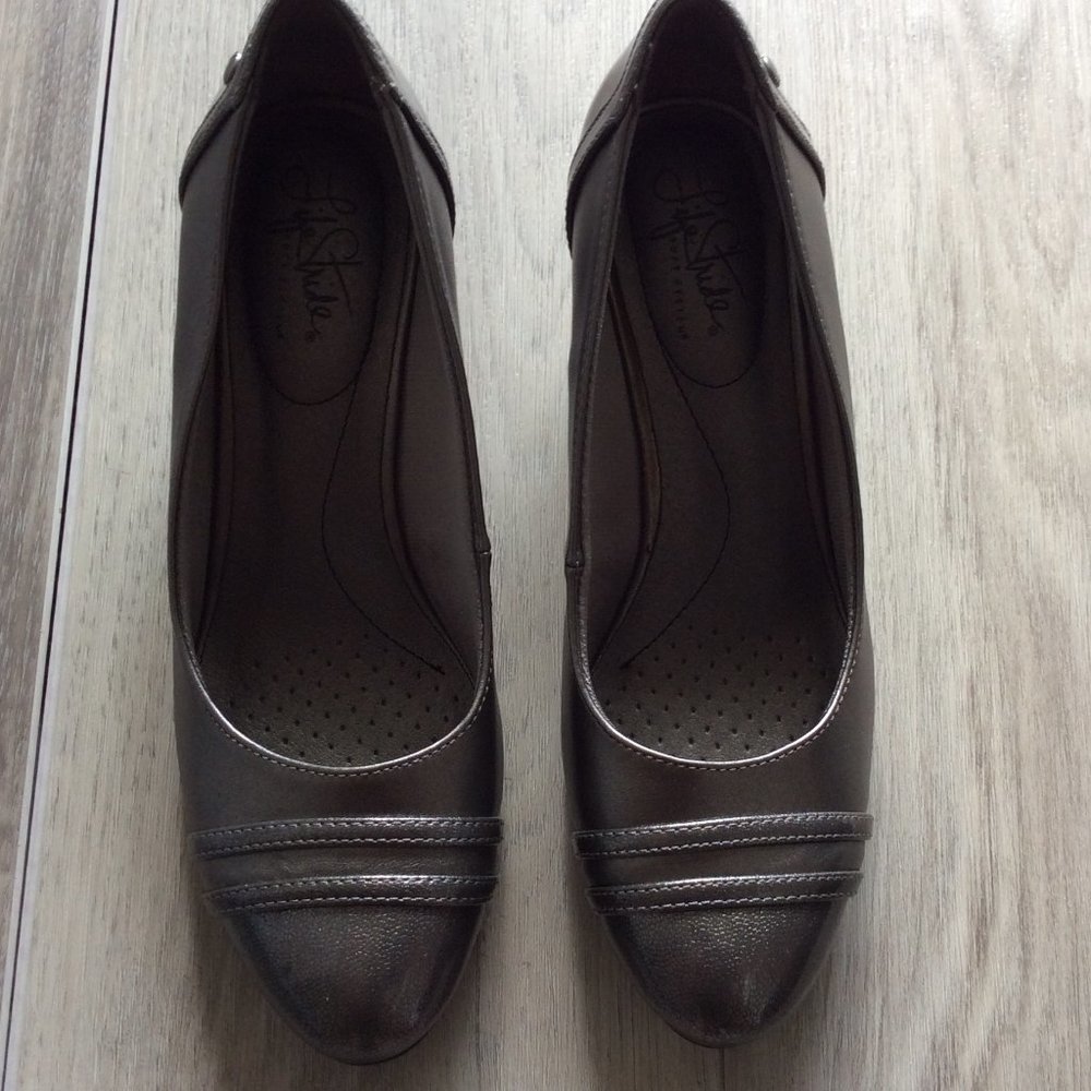 Life Stride | Pewter Wedged Shoe | Size 8 | Never Worn